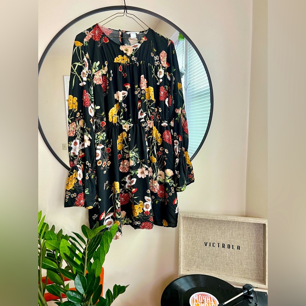 Cute floral fall H&M dress/top.